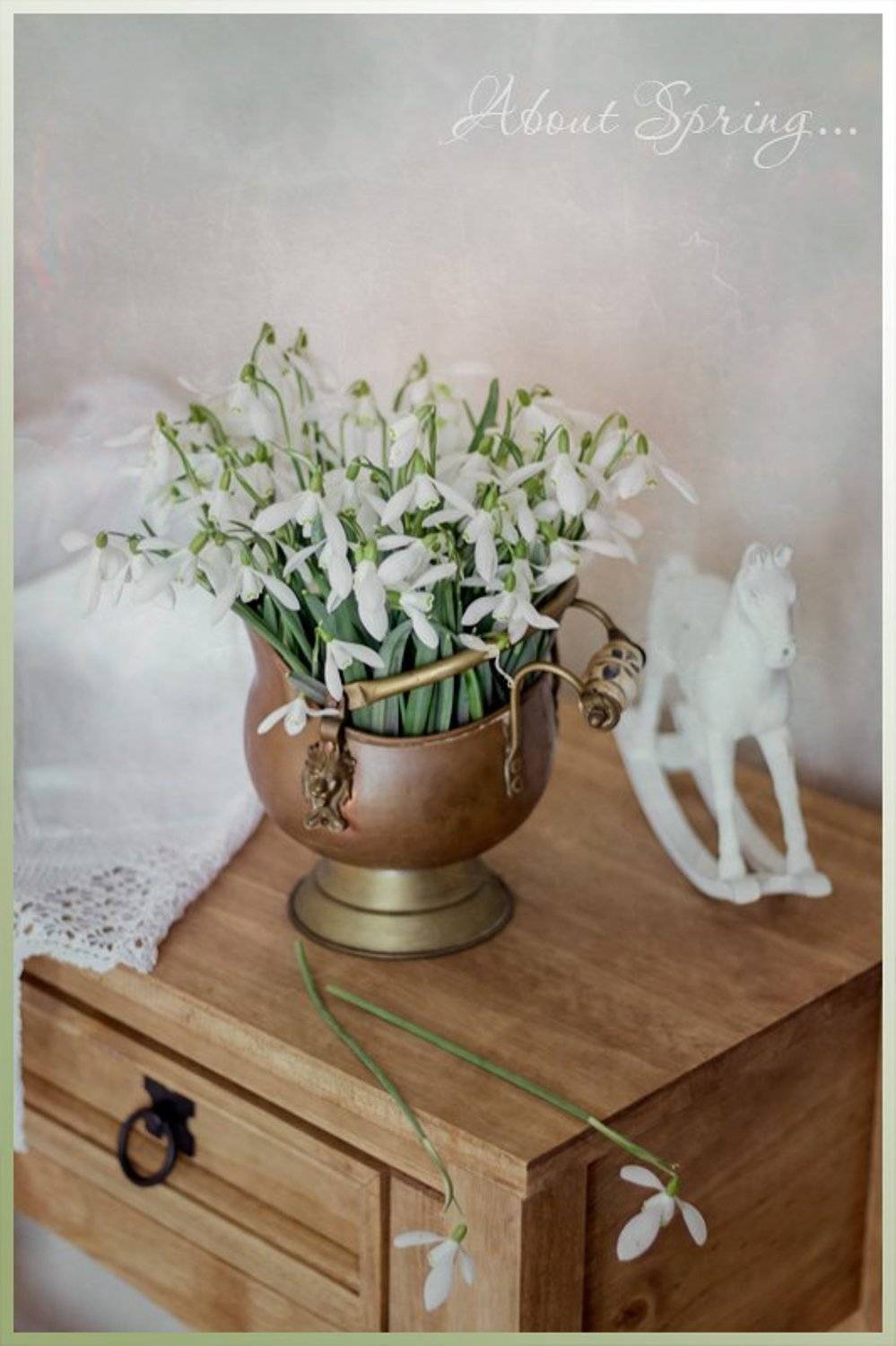 подснежники весна белая лошадка песочные часы, Anyuta Gillespie