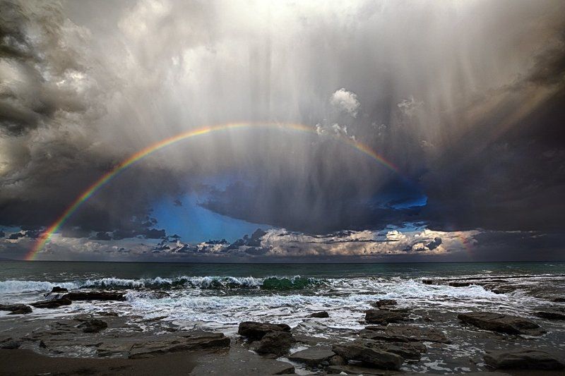 Радуга во время дождя фото превью