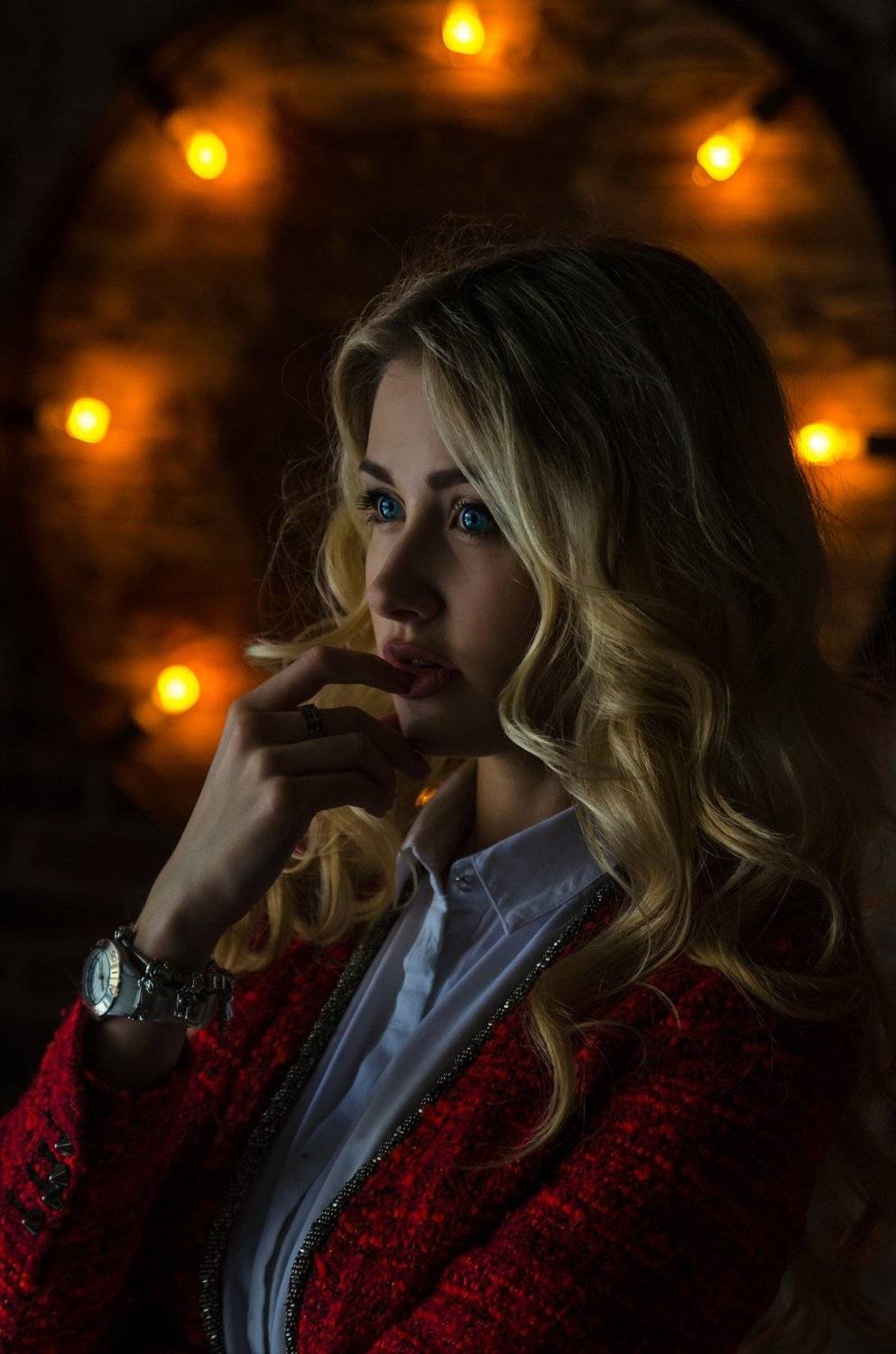 модель, девушка, цвет, свет, красота, глаза, сова, филин, часы, мода, fashion, блондинка, волосы, поза, тайна, сказка, детектив, мысль, размышления, Максим Михайлов