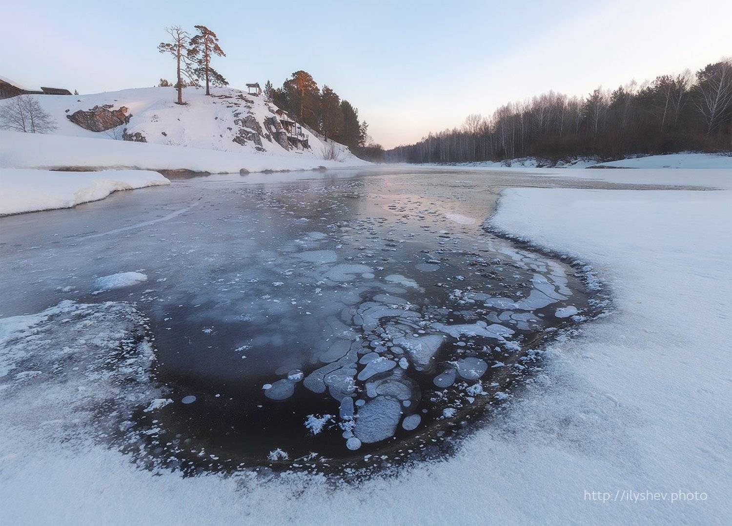 пейзаж, утро, рассвет, река, лед, пузыри, природа, урал, лес, отражение,верторама, Dmitry Ilyshev