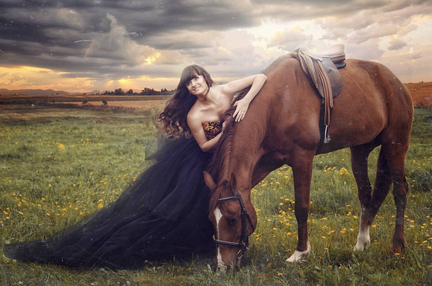 девушка, модель, красота, лошадь, луг, гроза, фатин, платье, трава, небо, тучи, солнце, улыбка, сказка, история, седло, прическа, ветер, Максим Михайлов