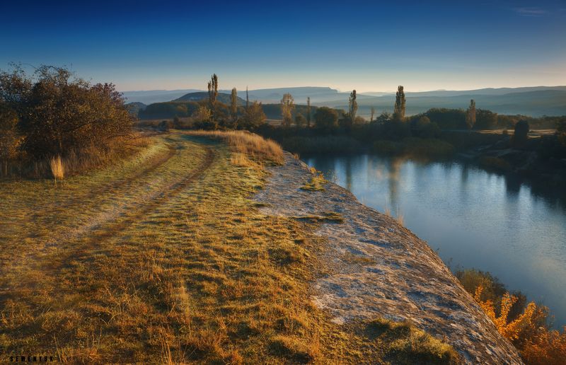 Рассвет в предгорьях. фото превью