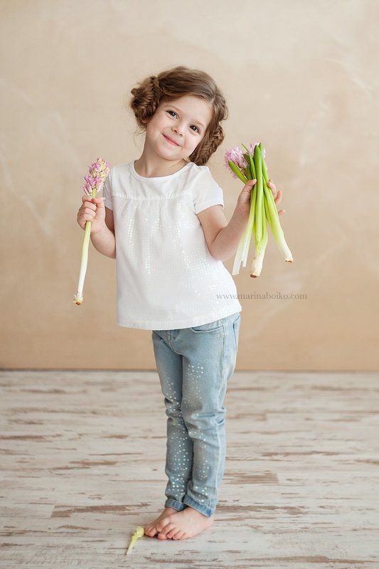 портрет, девочка, естественный свет, цветы, глаза, улыбка, portrait, girl, smile, flowers Мамин цветочек. фото превью