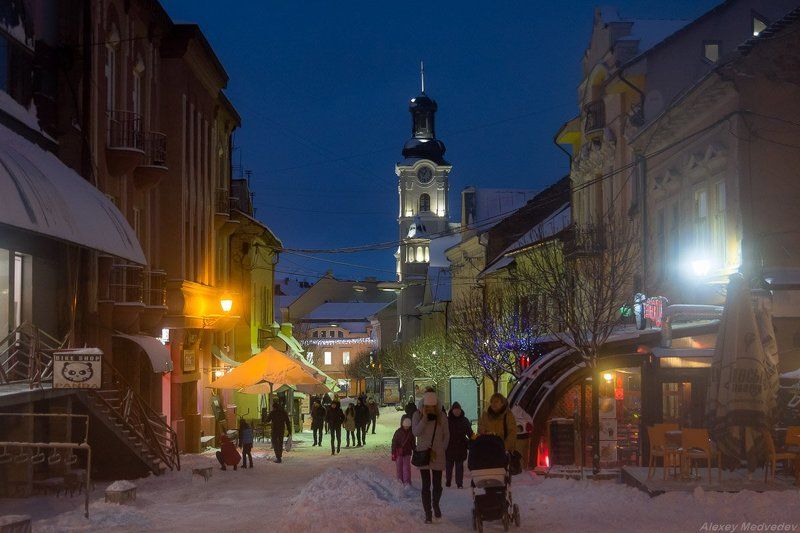 украина, закарпаття, закарпатье, ужгород, мукачево, уж, сумерки ночь, зима, снегопад, ночной город, город, река, Новогоднее Закарпатье фото превью