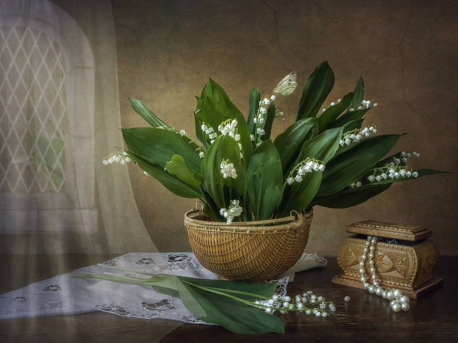 натюрморт, ландыши, корзина, шкатулка, жемчуг, бабочка, Ирина Приходько