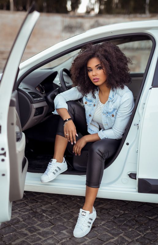 black, girl, model, curly, hair, brown, skin, retouch, color, canon, photography, beauty, car, street, people, fashion, portrait, sigma, art, 50mm, bokeh, romania Denisa Salako II фото превью