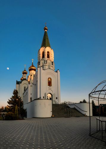 Под покровами древних светил.