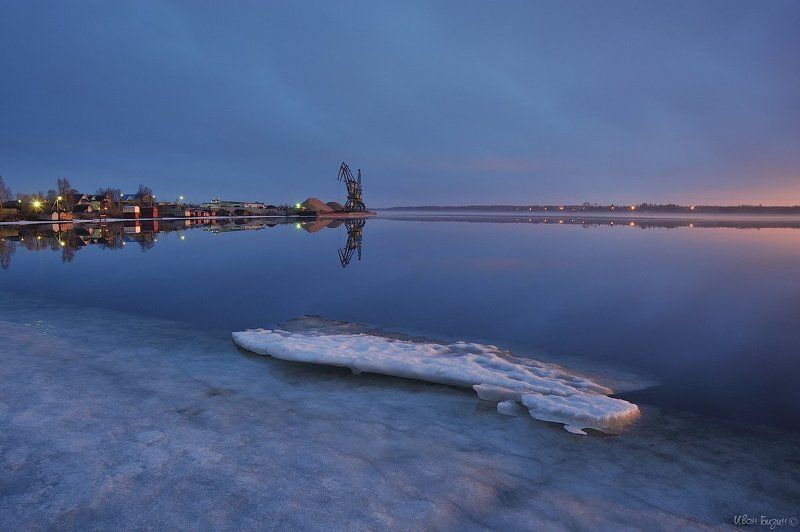 волга, весна В порту фото превью