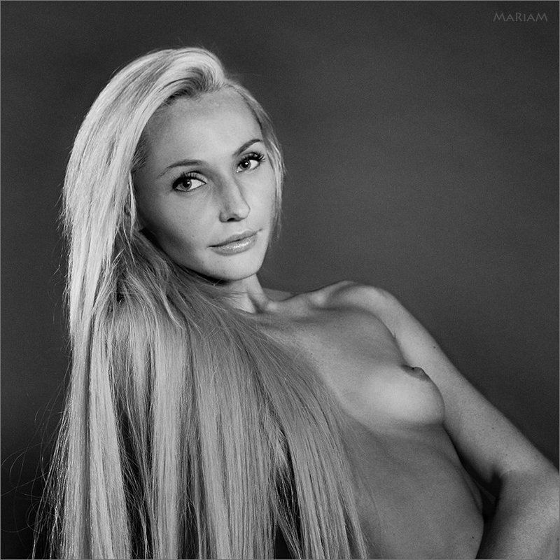 портрет девушки фото превью