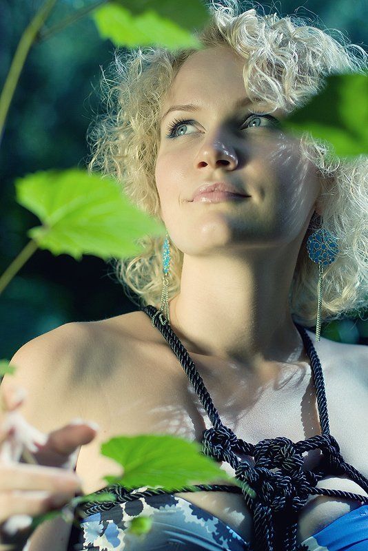 девушка, виноград Сестра Диониса фото превью