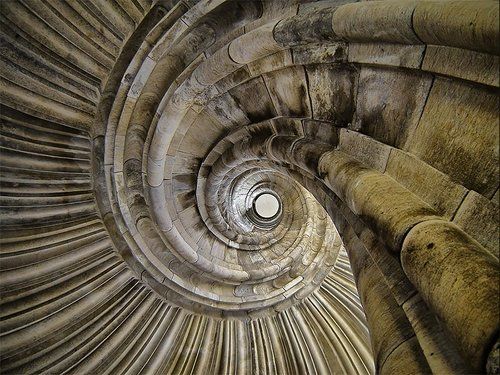 Спираль из камня..