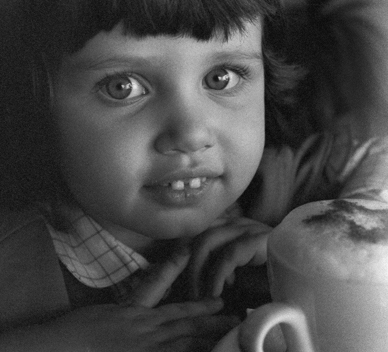 ребенок, глаза, девочка, кофе, портрет, капучино, детство, b&w, Сергей