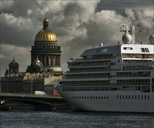 Исаакиевский собор с палубы круизного лайнера