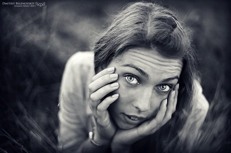 девушка, трава, портрет eyes like gimlets фото превью