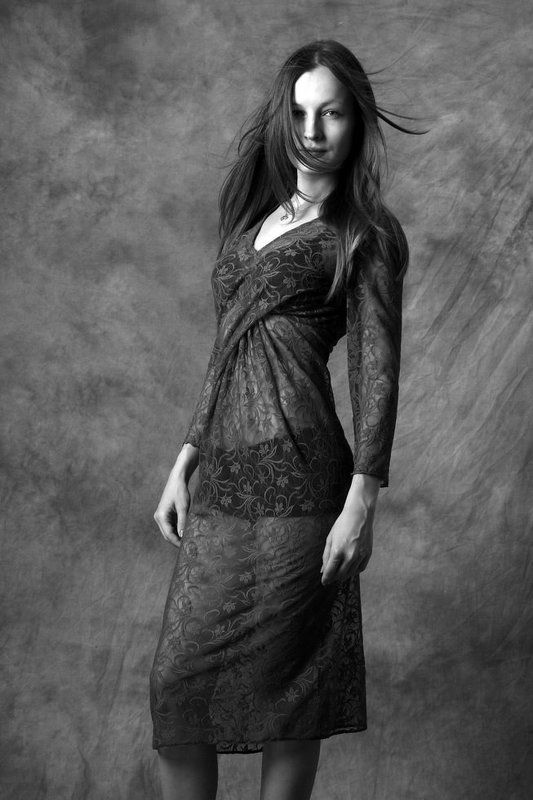 девушка, модель шорты носят так! фото превью