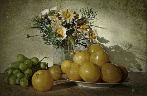 С жёлтыми сливами