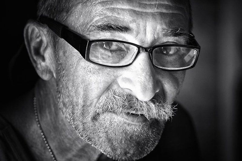 мужчина, портрет, взгляд, очки Портрет неизвестного мужчины фото превью