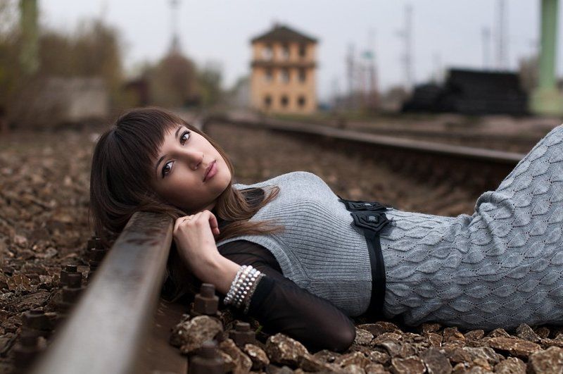 девушка, рельсы Анна фото превью