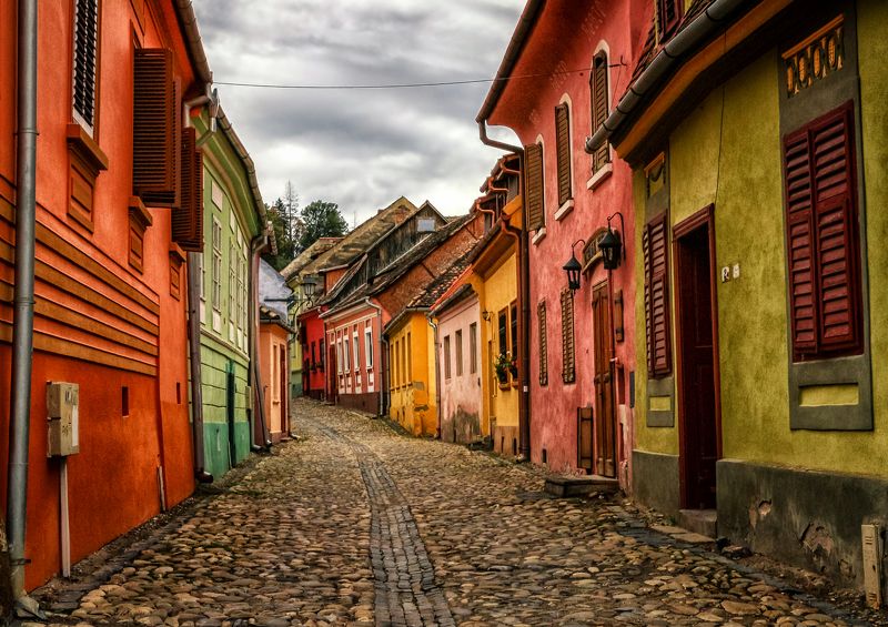 romania. sighisoara, transylvania, old town, medieval, colorful houses, travel,  Color palette фото превью