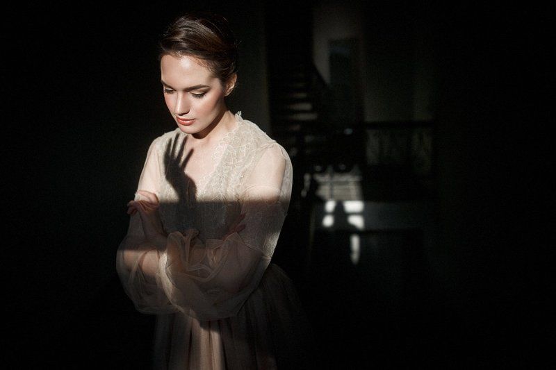 portrait, woman, геометрия, девушка, женский портрет, жесткий свет, красивая девушка, нерозя, портрет, портрет девушки Игры света и тени фото превью