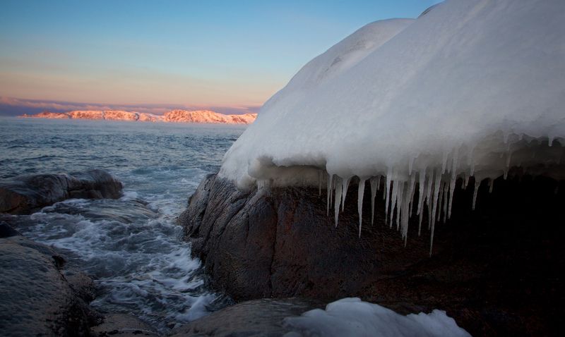 Териберка, закат, снег, лед, сосульки, берег. Баранцево море Краски заката фото превью