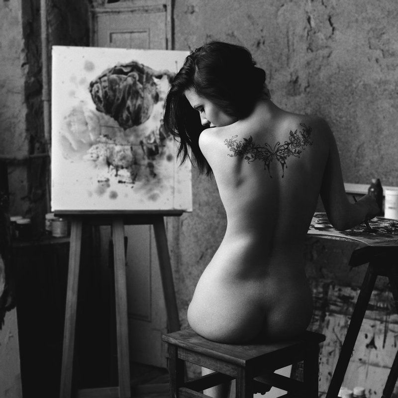 девушка, модель, студия, ню, чб, картина * фото превью