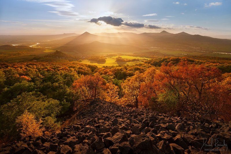 Czech Republic, Bohemia, Czech, Europe, Czech Central Mountains, central bohemian uplands, central bohemian mountains, evening, mountains, sunset, sun, volcanoes, evening light, backlight, landscape, landscape photography, autumn, autumn coloros, autumn e Autumn colors in the Czech Central Mountains фото превью