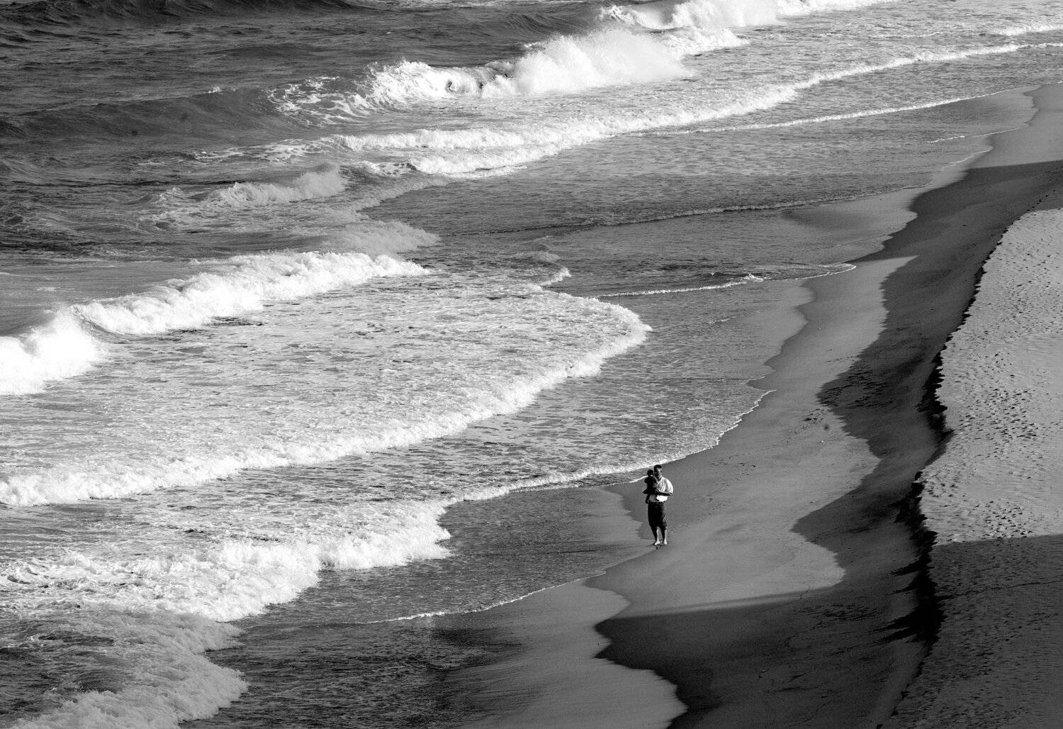 Ч/Б перспектива, океан и люди, isamonov