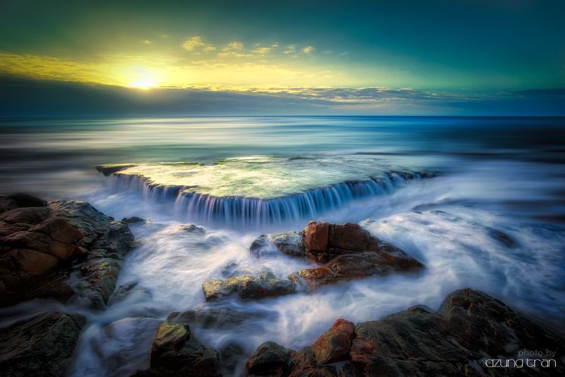 #sunrise #vinhhy #seascape #waterfall Seawaterfall фото превью