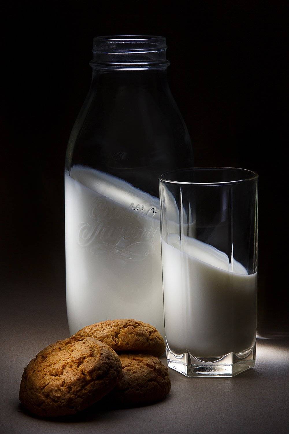 light brush, light painting, andygolov, milk, bottle, breakfast, cookies, glass, long exposure, no photo manipulations, Андрей Голов