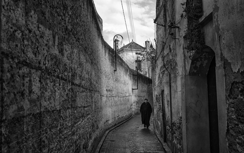 Old city alley фото превью