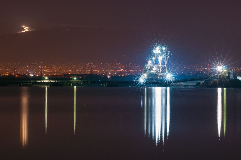 water, lake, mountain, city, snow, lights Mirror фото превью