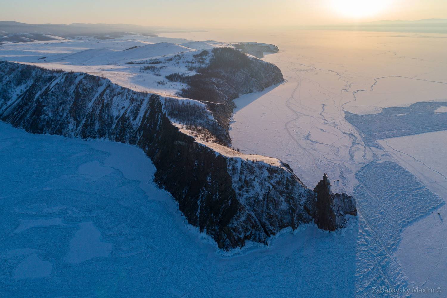Байкал, Хобой, Ольхон, закат, аэрофотосъемка, квадрокоптер, дрон, снег, озеро, Сибирь, скалы, Россия, пейзаж, мыс, зима, Максим Забаровский