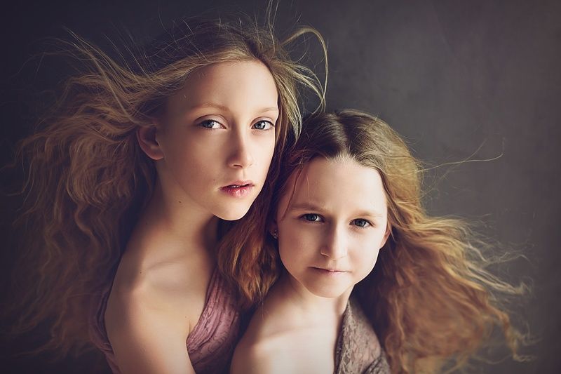 child, girls,portrait,natural-light,wind, Nadia i Kinga фото превью