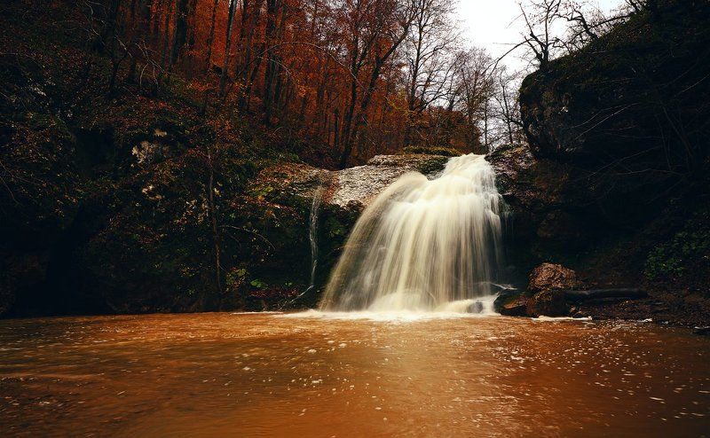 Осенний водопад фото превью