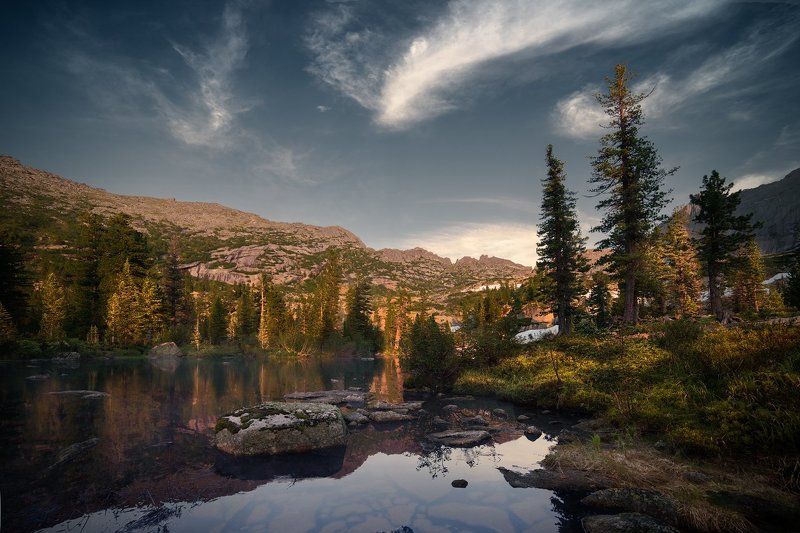 пейзаж, природа, ергаки, саяны, лазурное, горы, скалы, вершины, хребет, озеро, вечер, спящий, саян, дно, камни, отражения, вода, холодный, большой, высокий, красивая Лазурное фото превью