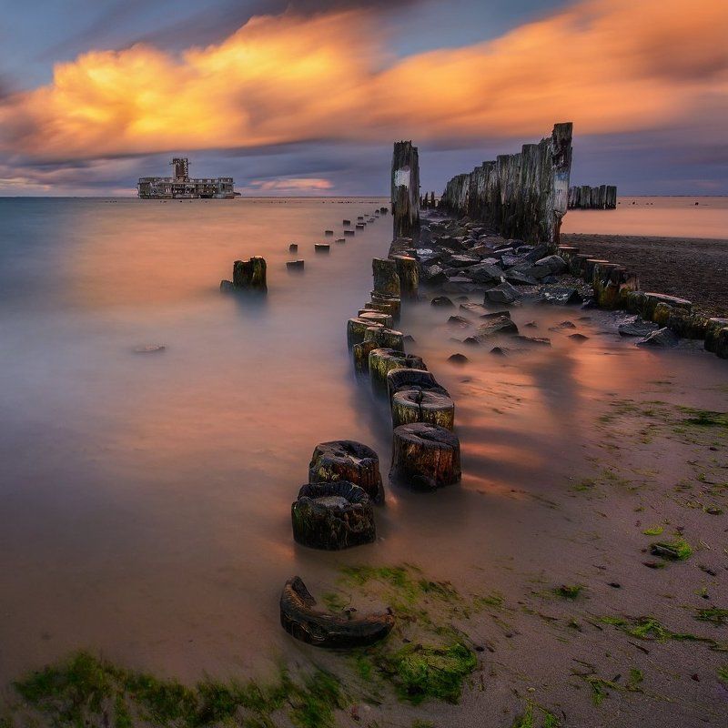 Torpedo at sunset фото превью