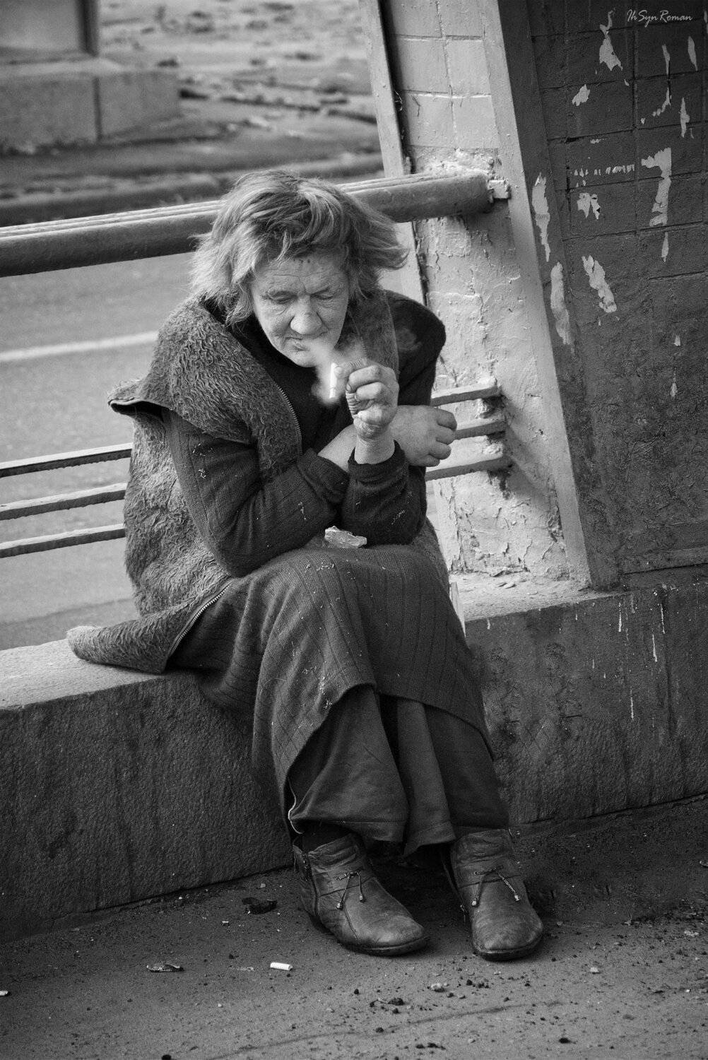 улица, жанр, женщина, курение, одиночество, Roma Krasov ( Chitinskiy )