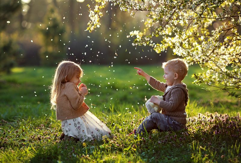 детский фотограф, детская фотосессия, семейный фотограф, влада былич, краснодар, детство, цыеты, весна, весенняя прогулка Цветопад фото превью