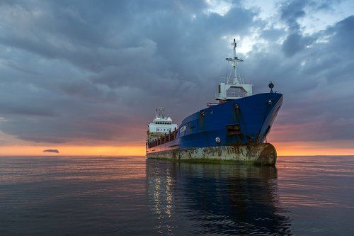 На якорной стоянке.