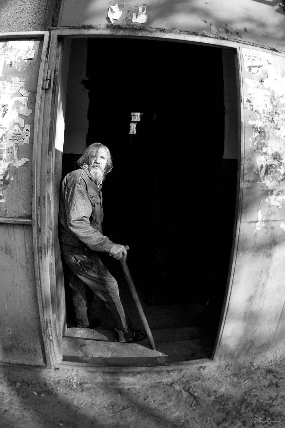 мужчина, портрет, жанр,улица,подъезд, Roma Krasov ( Chitinskiy )