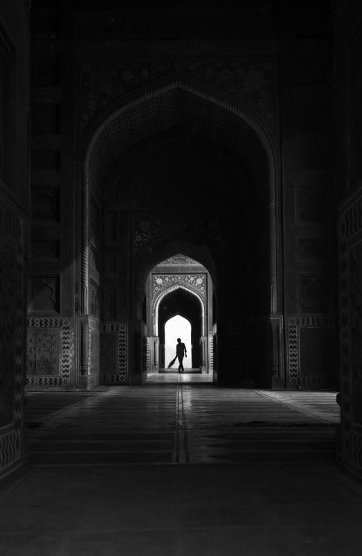 black and white , street , street photography sweep or dance ? фото превью