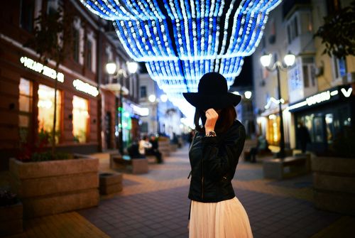 Н е з н а к о м к а