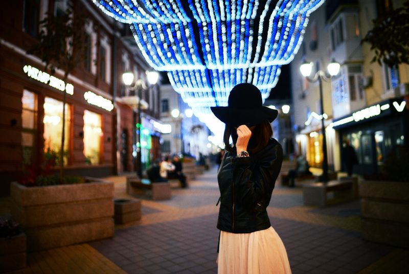#ростов, #соборный, #шляпа, #девушка, #вечер, #настроение Н е з н а к о м к а фото превью