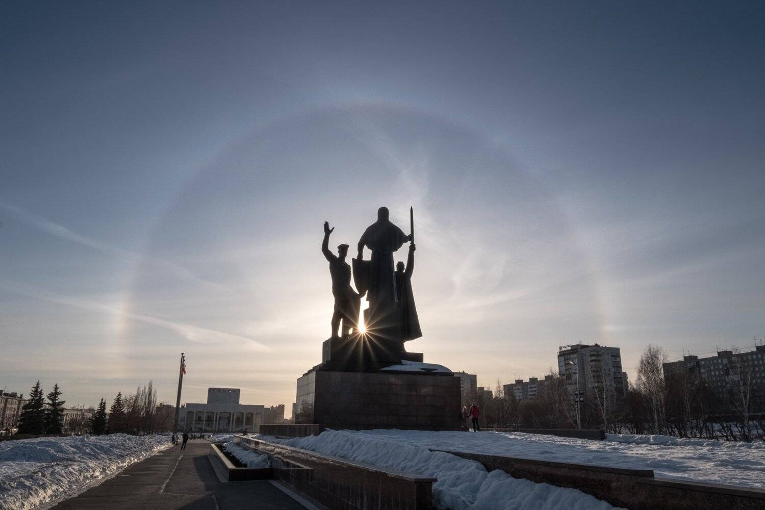 день, гало, памятник, Савицкий Ян