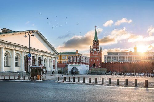 Манеж у стен Кремля