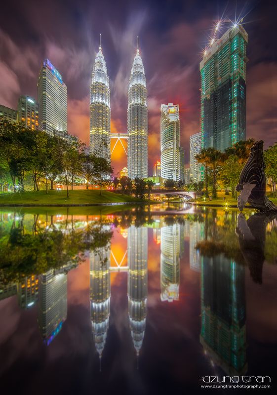 #cityscape #malaysia #kualalumpur #reflection #night Kuala Lumpur in fire фото превью