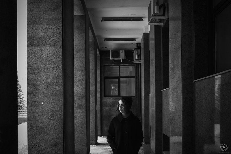 woman,girl,portrait,black and whte,bw,blush Lines through U фото превью