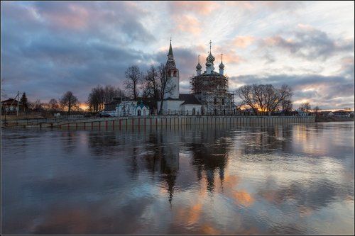 Апрельский рассвет в Холуе