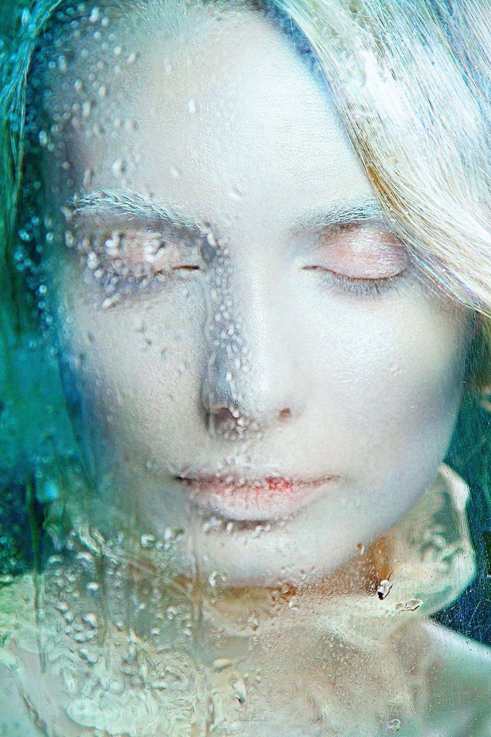 люди, девушка, портрет, красота, стекло, окно, капли, дождь, глаза, лицо, холод, вода, слезы, чувство, утро, прохлада, макияж, визаж, бодиарт, фейсат, грим, фото, картинка, студия, свет, цвет, Ковалёв Иван